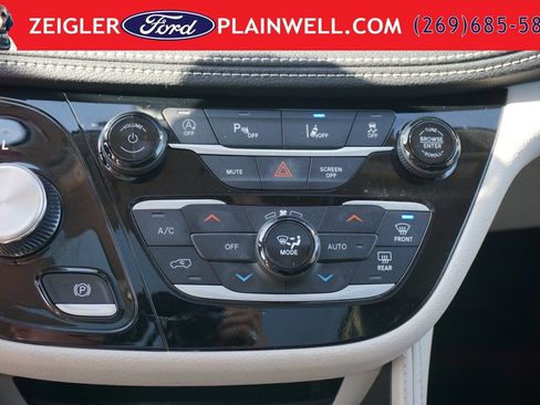 Used 2024 Chrysler Pacifica Limited FWD image 26