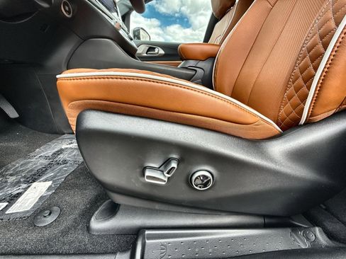New 2026 Chrysler Pacifica Pinnacle image 14