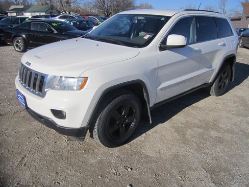 Used 2012 Jeep Grand Cherokee Laredo image 2