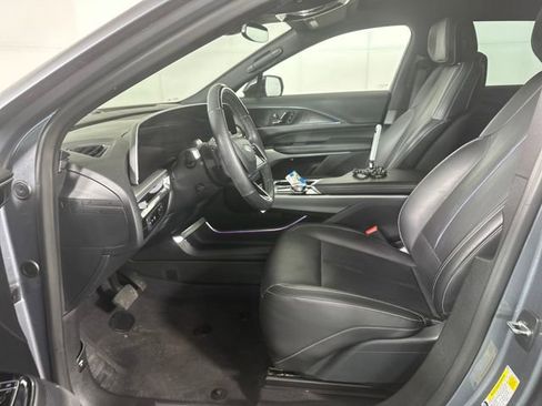Used 2023 Cadillac Lyriq AWD image 11