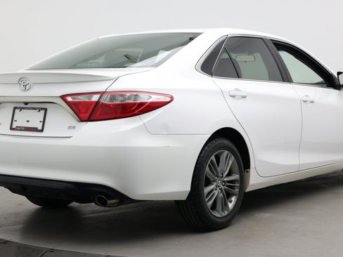Used 2017 Toyota Camry SE FWD image 7