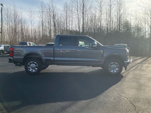 New 2026 Ford F250 Lariat w/ Chrome Package image 4
