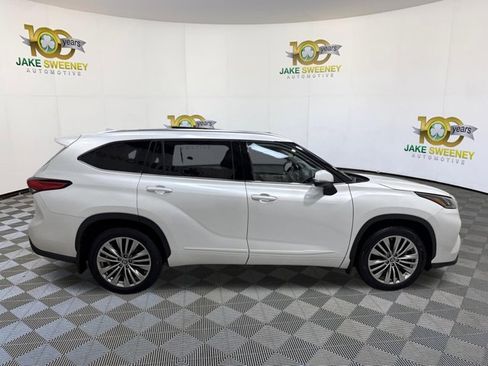Used 2022 Toyota Highlander Platinum AWD/4WD image 11