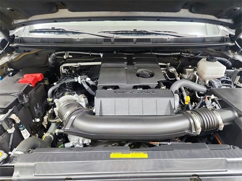 Used 2025 Nissan Frontier PRO-4X image 17