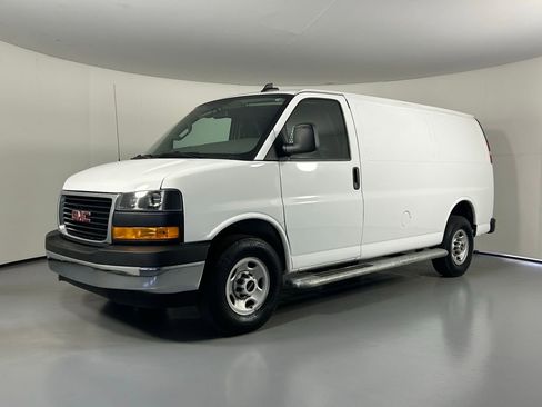 Used 2024 GMC Savana 2500 w/ Driver Convenience Package RWD image 3