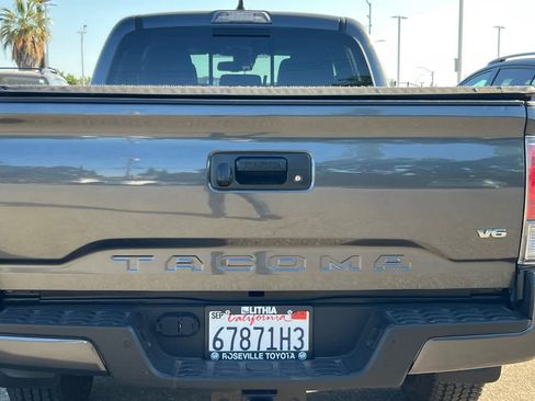 Used 2021 Toyota Tacoma TRD Off-Road w/ Technology Package AWD/4WD image 19