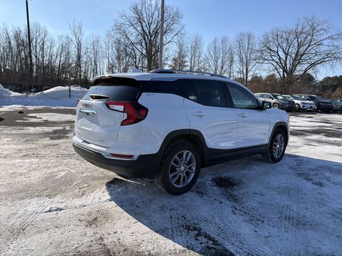 Used 2022 GMC Terrain SLT w/ Tech Package image 6
