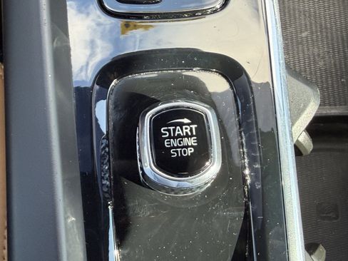 Certified 2023 Volvo XC60 B5 Ultimate w/ Protection Package Premier image 25