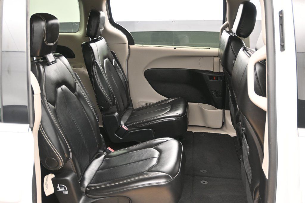 Used 2024 Chrysler Pacifica Touring-L FWD image 25