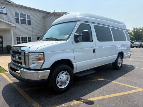 Used 2012 Ford E-350 and Econoline 350 XLT RWD image 2