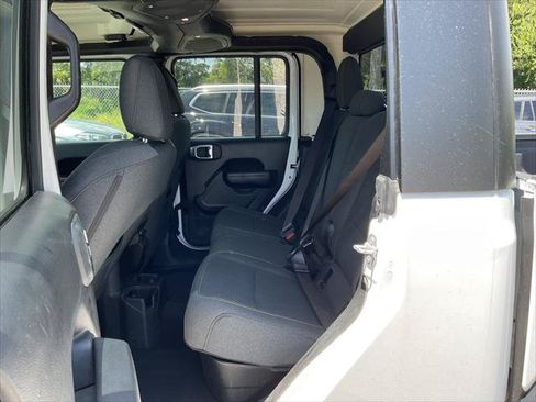 Used 2025 Jeep Gladiator Sport AWD/4WD image 18
