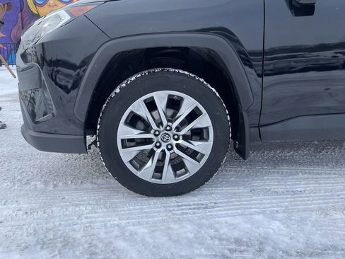 Certified 2019 Toyota RAV4 XLE Premium AWD/4WD image 9