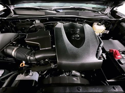 Certified 2022 Toyota Tacoma TRD Off-Road image 11