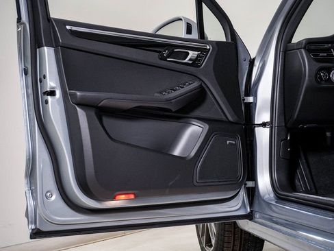 New 2026 Porsche Macan S image 25