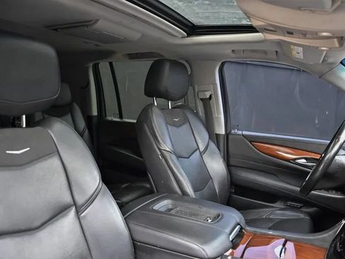 Used 2016 Cadillac Escalade ESV Premium RWD image 18