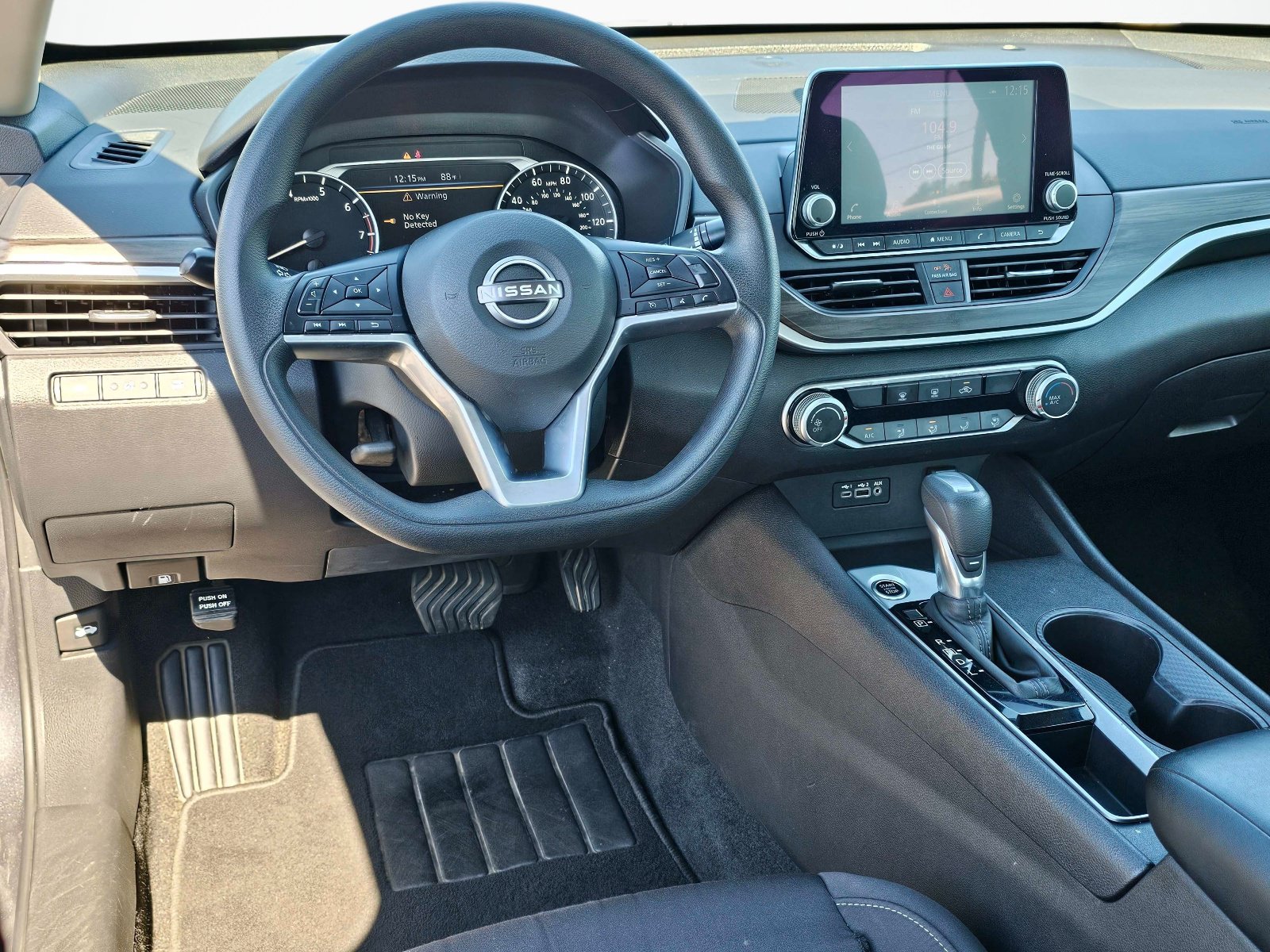 Used 2025 Nissan Altima 2.5 SV FWD image 31