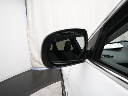 Used 2020 Jeep Cherokee Limited image 25