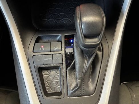 Used 2024 Toyota RAV4 XLE w/ Convenience Package FWD image 28