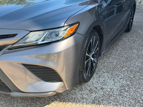 Used 2018 Toyota Camry SE FWD image 3