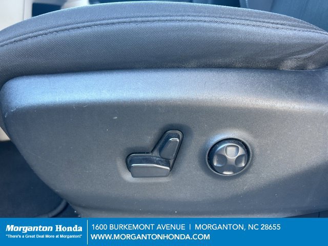 Used 2023 Chrysler Voyager LX FWD image 15