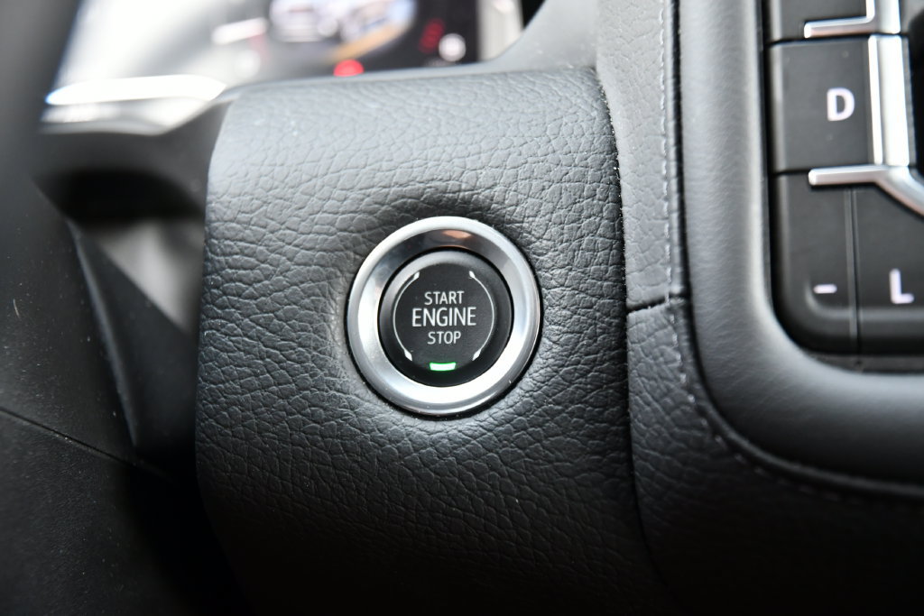 Used 2024 GMC Yukon XL Denali AWD/4WD image 23