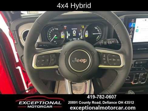 Used 2025 Jeep Wrangler Unlimited Sahara AWD/4WD image 38