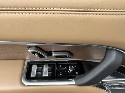 Used 2023 Land Rover Range Rover SE image 16