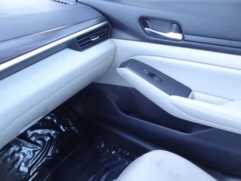 Used 2025 Nissan Altima 2.5 SV FWD image 30