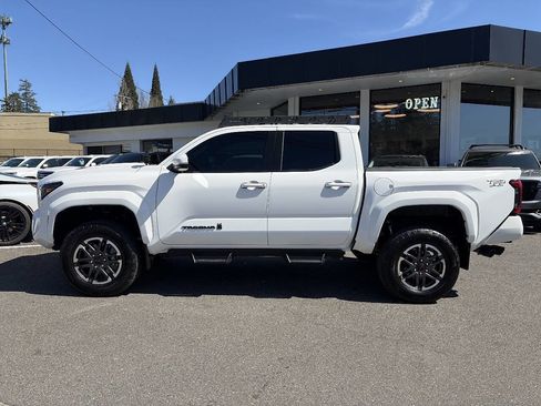 Used 2024 Toyota Tacoma TRD Sport w/ TRD Sport Upgrade Package image 2