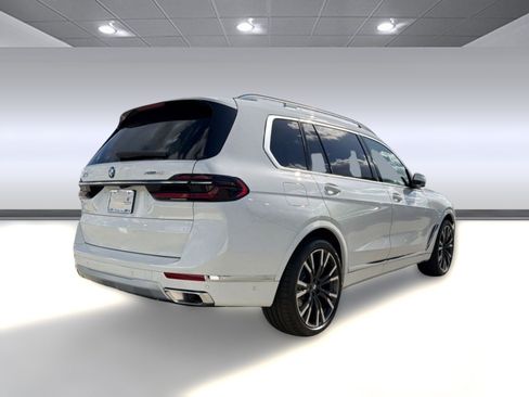 Used 2026 BMW X7 xDrive40i AWD/4WD image 9