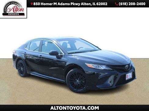 Certified 2020 Toyota Camry SE image 1