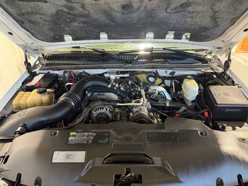 Used 2004 GMC Sierra 3500 W/T w/ Heavy-Duty Power Package image 23