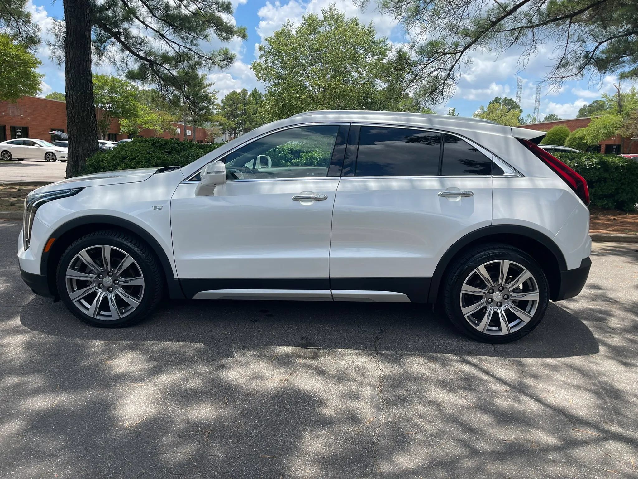 Used 2019 Cadillac XT4 Premium Luxury FWD image 2