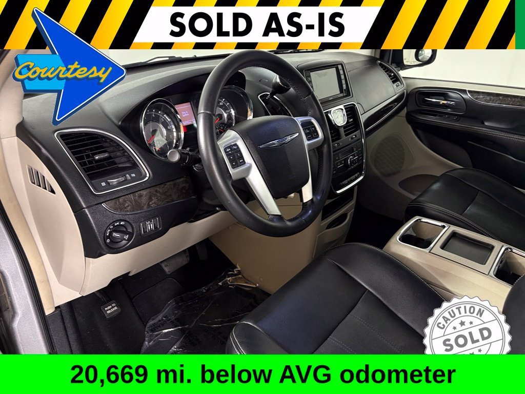 Used 2014 Chrysler Town & Country Touring FWD image 14