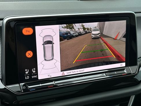 New 2025 Volkswagen Atlas Peak Edition SE image 20