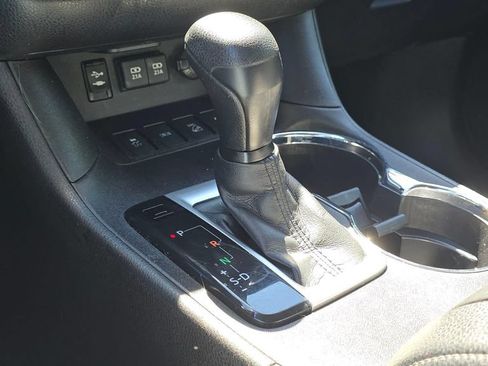 Used 2019 Toyota Highlander LE AWD/4WD image 36