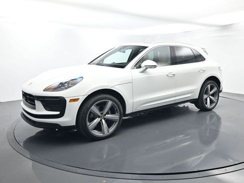 Certified 2025 Porsche Macan AWD/4WD image 1
