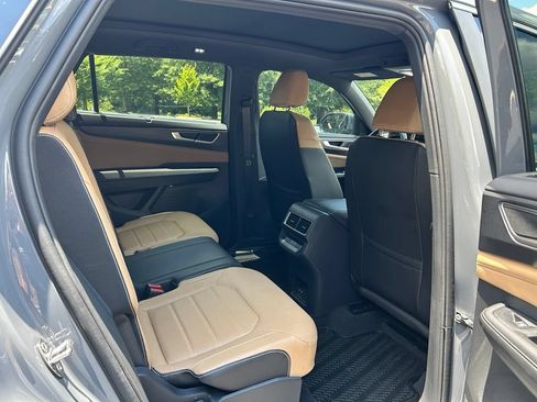 Used 2024 Volkswagen Atlas Cross Sport SEL R-Line AWD/4WD image 53