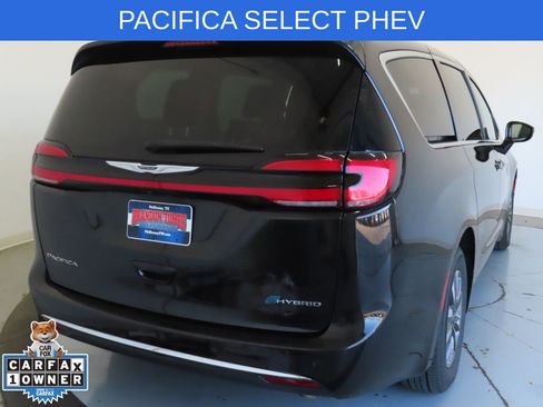 Used 2024 Chrysler Pacifica Select image 4
