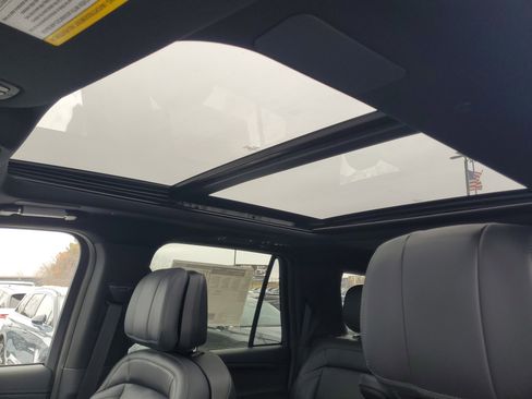 New 2026 Lincoln Navigator Reserve w/ Jet Appearance Package image 11