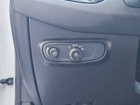 Used 2020 Chevrolet Equinox LS w/ LS Convenience Package FWD image 19