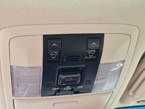 Used 2023 Lexus GX 460 Luxury w/ Accessory Package AWD/4WD image 16