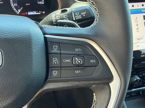 Certified 2024 Jeep Grand Cherokee L Limited w/ Luxury Tech Group II AWD/4WD image 25