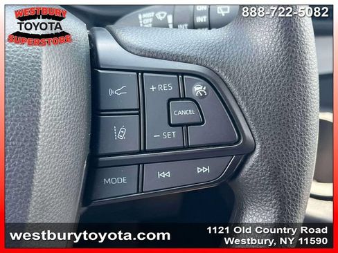 Used 2025 Toyota Sienna LE FWD image 26