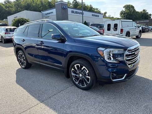 Used 2022 GMC Terrain SLT w/ Infotainment Package II AWD/4WD image 7