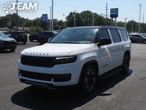 Used 2025 Jeep Wagoneer Series II AWD/4WD image 8