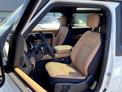 New 2025 Land Rover Defender 90 V8 image 11