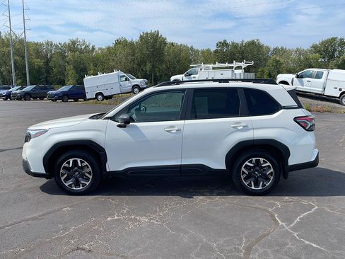 Used 2026 Subaru Forester Premium AWD/4WD image 2