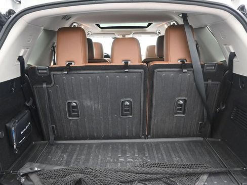 Used 2024 Nissan Pathfinder Platinum FWD image 2