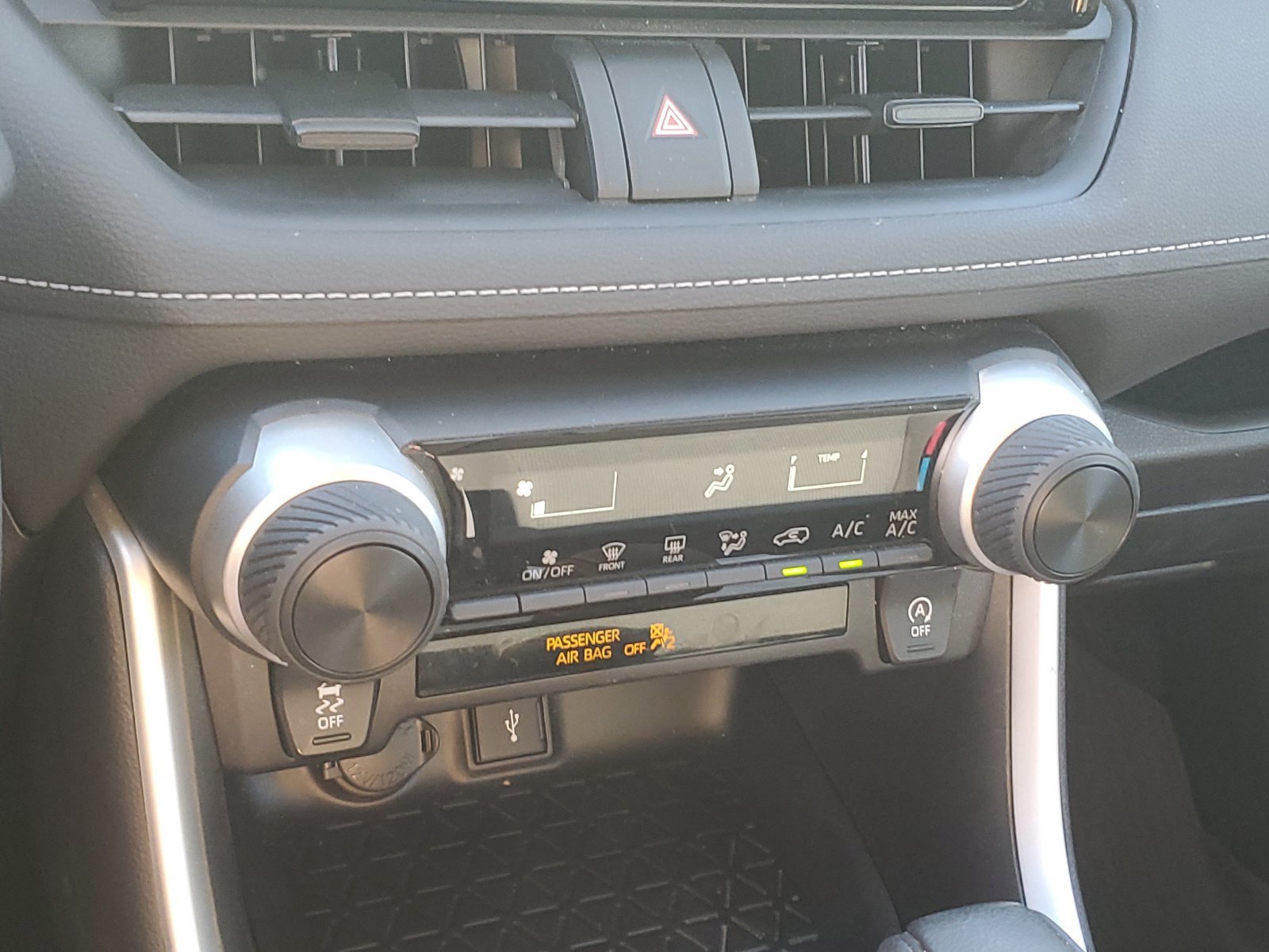 Certified 2021 Toyota RAV4 LE AWD/4WD image 28